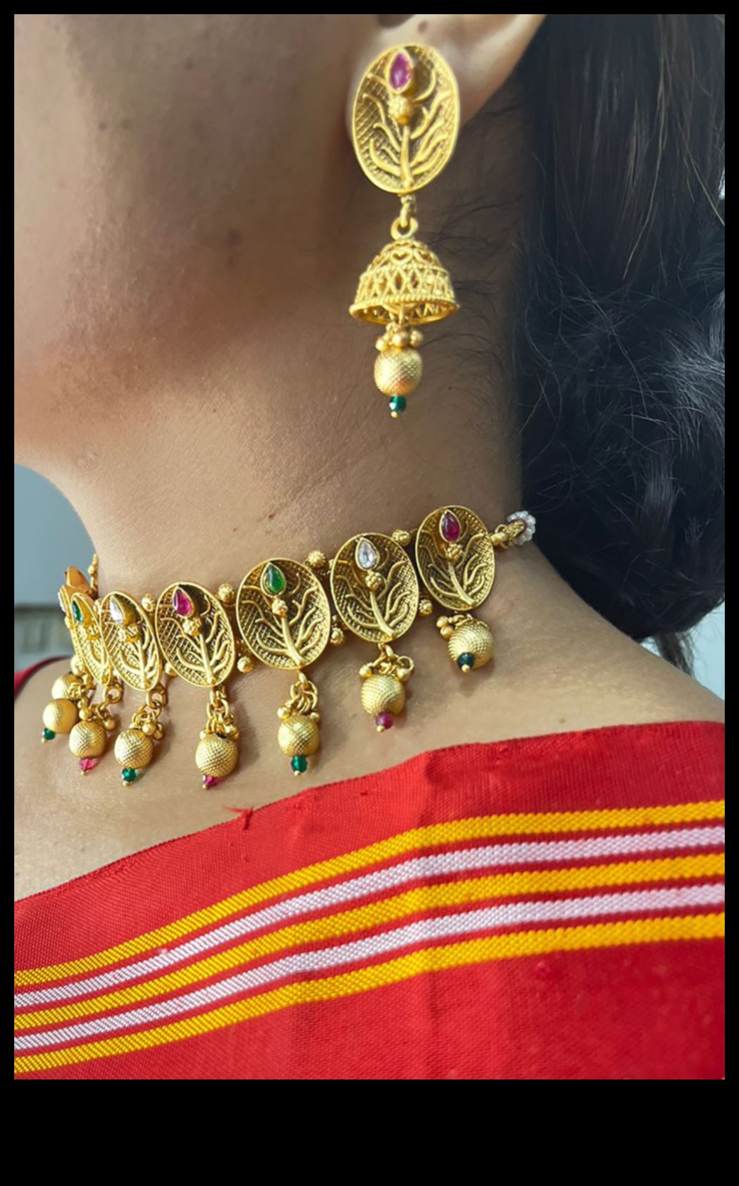 פריחה קורנת: פריחה בביטחון בתכשיטי נשים