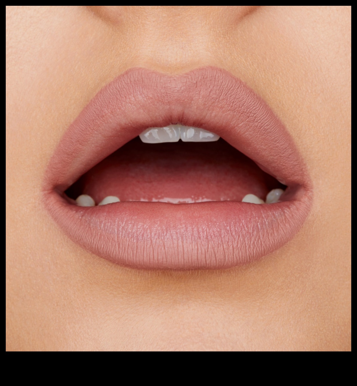 גיבורי הידרציה: תחבושות לשפתיים לחות עבור שפתיים מזין ומוגדר