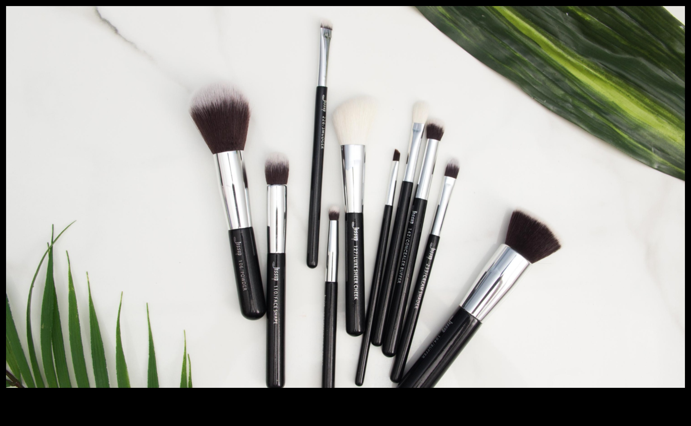 הקשר בין צורת הכלי לסגנון האיפור: בחירת מכשירים בחוכמה