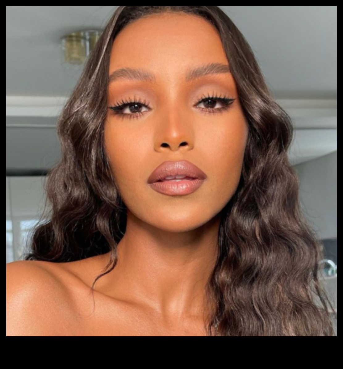 כוחם של נייטרליים: השגת מראה רך וטבעי עם אייליינר