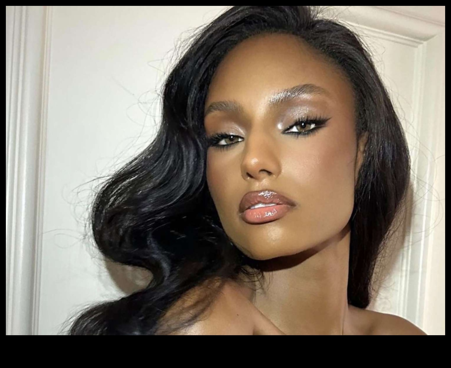 Au Naturel Glam: להעלות את המראה שלך עם איפור טבעי לאירועים מיוחדים