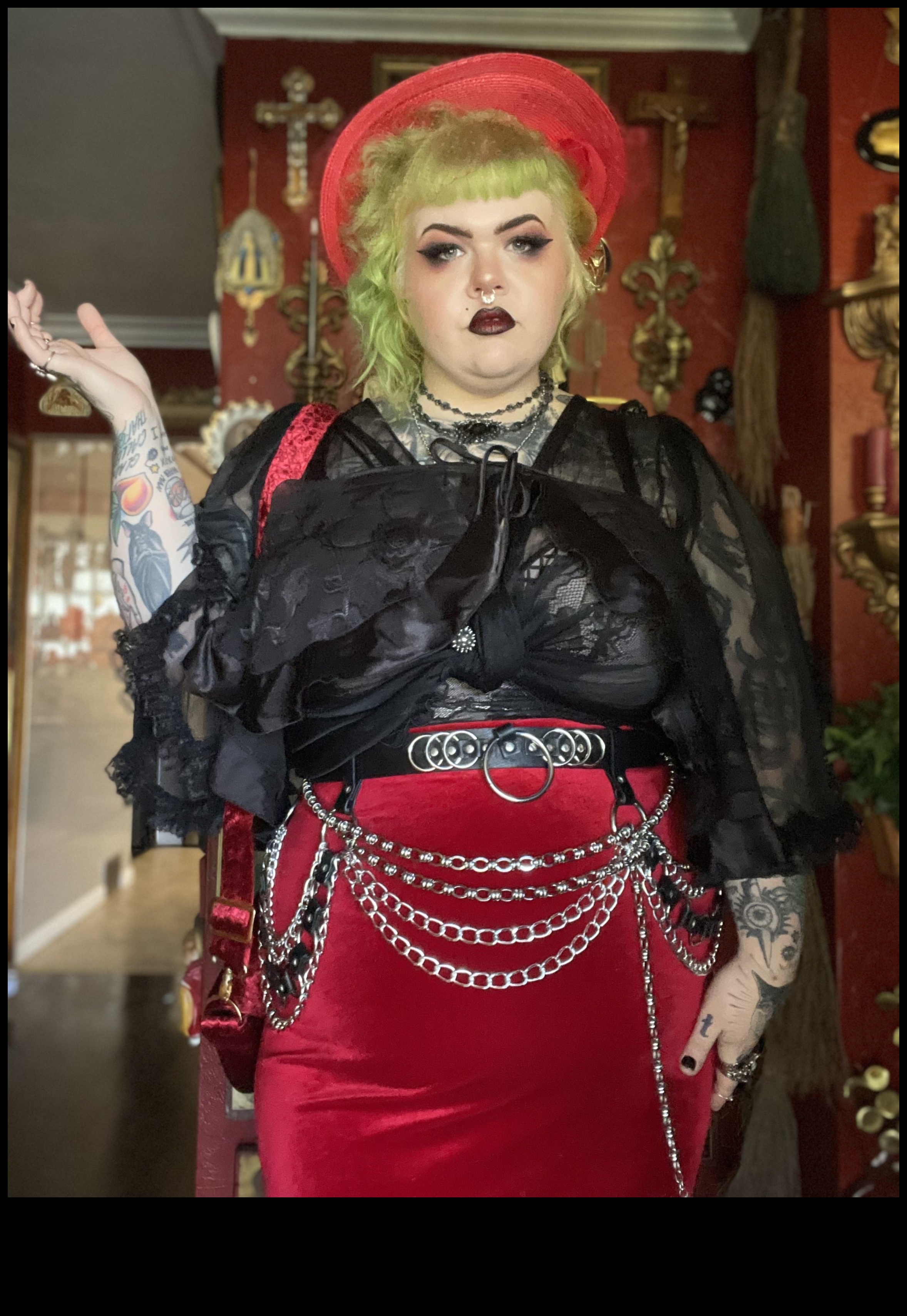 עושר לילי: הנוכחות הנצחית של תכשיטים גותיים