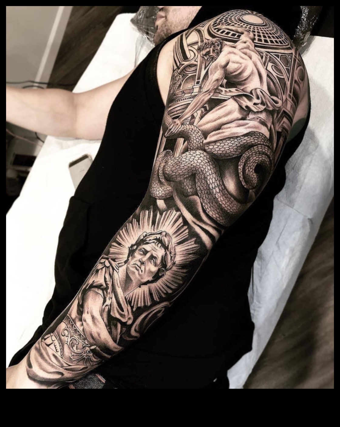 קנבס מפוסל: גלה את היופי של אמנות קעקוע הזרוע האפית הגדולה