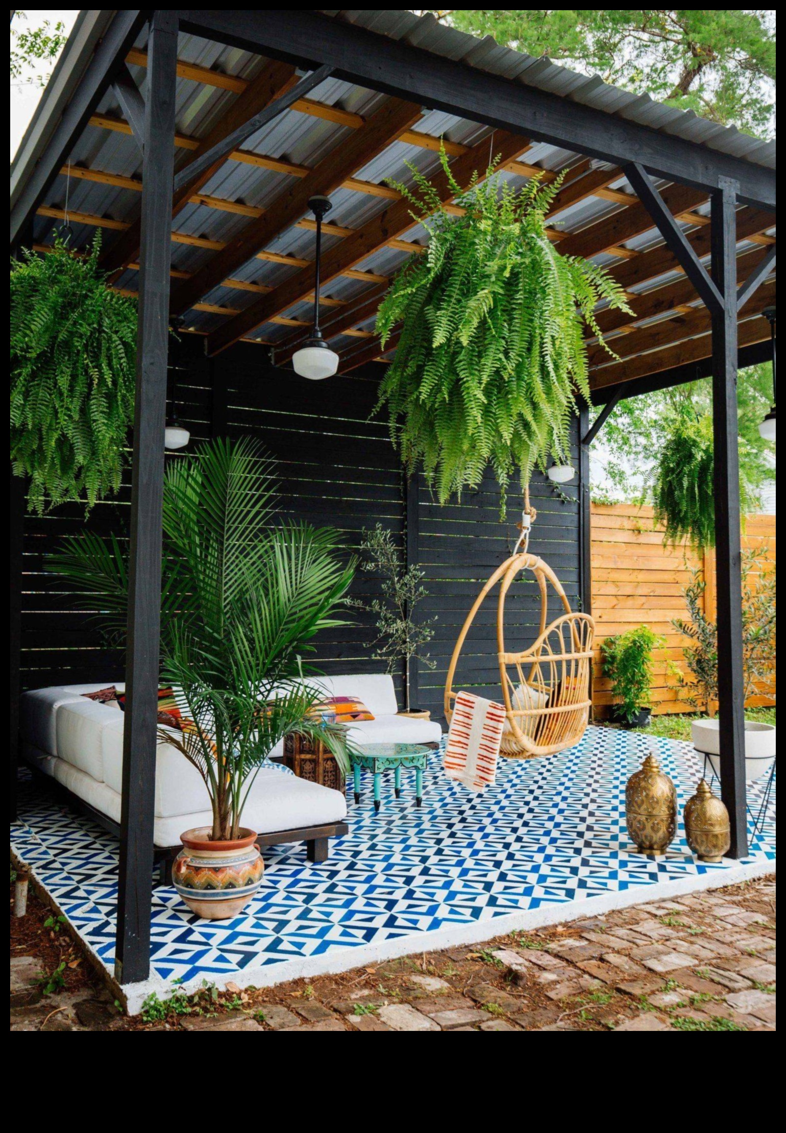 עיצוב פטיו חיצוני אקלקטי לאירוח