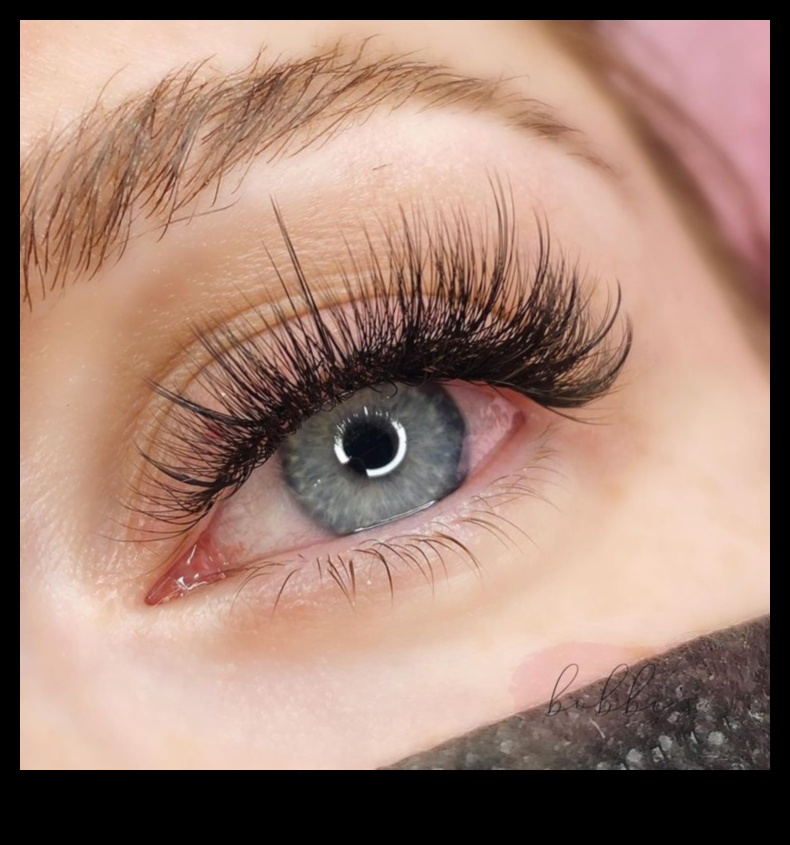 מסקרה וריסים מלאכותיים: כיצד להשלים את הזיופים שלך להשפעה נוספת