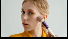 גלאם לכל עונות השנה: התאמת האיפור שלך למזג אוויר משתנה