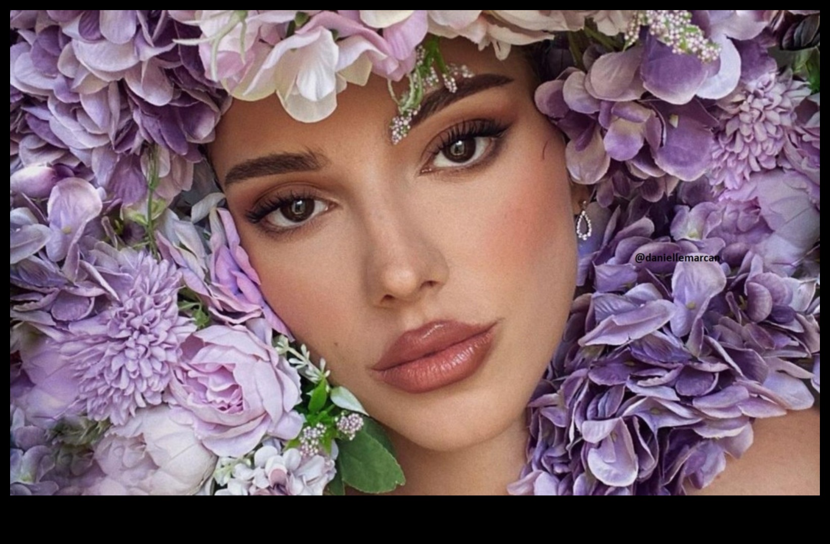 אלגנטיות בהשראת הטבע: החדרת אלמנטים טבעיים לשגרת האיפור שלך