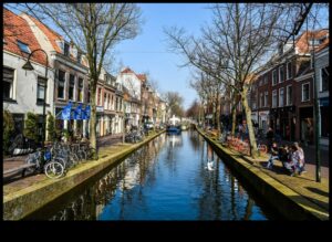 דלפט תענוגות: סצנות של חיי היומיום בנופים עירוניים הולנדיים