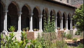 ארקידות אמנותיות: חקר יופי אדריכלי בקלויסטרים מתקופת הרנסנס