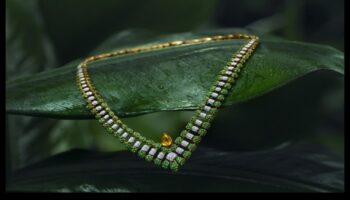 יוקרה מוגדרת מחדש: חשוף את הצד המפואר שלך עם יצירות השרשרת שלנו