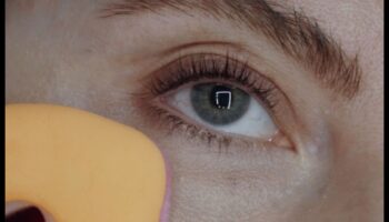 הגדרת קונסילר: טיפים לגימור נטול קמטים ולאורך זמן