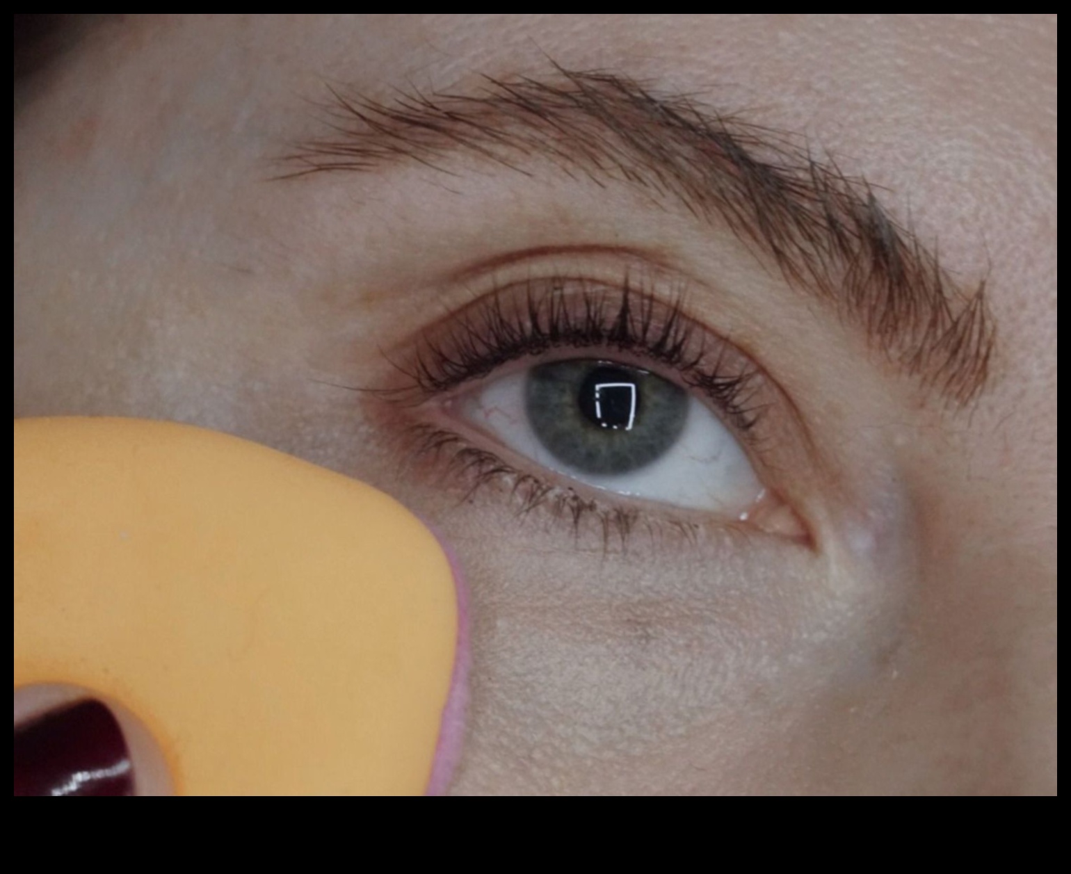 הגדרת קונסילר: טיפים לגימור נטול קמטים ולאורך זמן