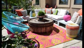 עיצוב פטיו חיצוני אקלקטי לאירוח